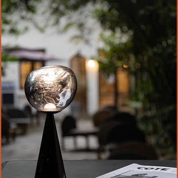 Мини-настольная лампа Lava Перезаряжаемая Креативная прикроватная тумбочка для спальни Volcano Дизайнерское художественное украшение рабочего стола