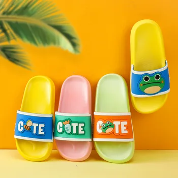 Летние детские тапочки для мальчиков, пляжные домашние тапочки с мультяшной анимацией, Милая обувь для девочек, домашние мягкие нескользящие милые детские тапочки